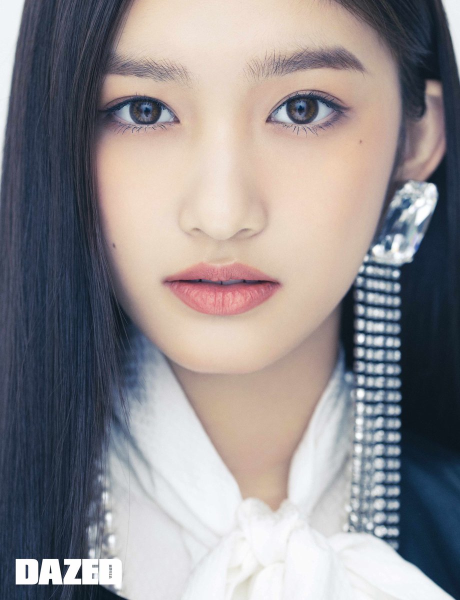 DazedKorea's tweet image. WE ♡ IVE

유진, 가을, 레이, 원영, 리즈, 이서 여섯 명으로 뭉친 아이브IVE와 데뷔곡 ‘일레븐‘, 그리고 그 환상적 퍼포먼스가 탄생하기 이전 &amp;lt;데이즈드&amp;gt;가 만난 최초의 여섯 가지 색깔.

#IVE #아이브

더 많은 화보와 기사는 &amp;lt;데이즈드&amp;gt; 1월호에서 만나볼 수 있습니다.