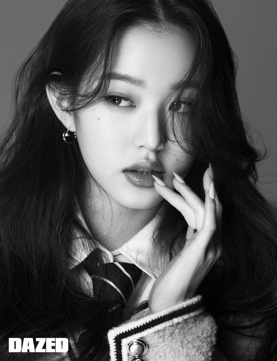 DazedKorea's tweet image. WE ♡ IVE

유진, 가을, 레이, 원영, 리즈, 이서 여섯 명으로 뭉친 아이브IVE와 데뷔곡 ‘일레븐‘, 그리고 그 환상적 퍼포먼스가 탄생하기 이전 &amp;lt;데이즈드&amp;gt;가 만난 최초의 여섯 가지 색깔.

#IVE #아이브

더 많은 화보와 기사는 &amp;lt;데이즈드&amp;gt; 1월호에서 만나볼 수 있습니다.