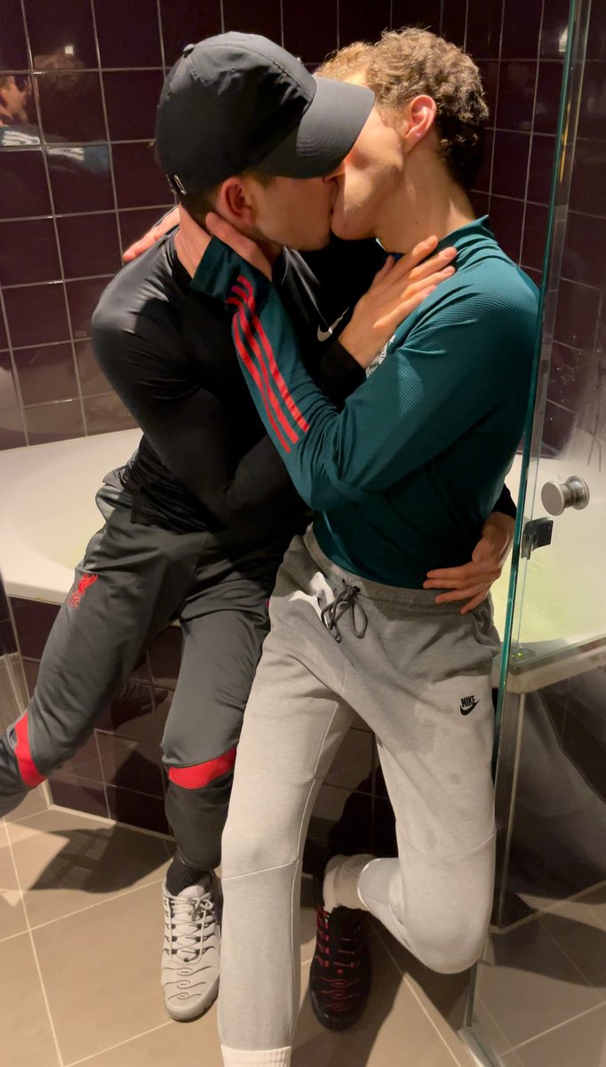 RT this and I will sent you the full video in your dm’s 😈😏