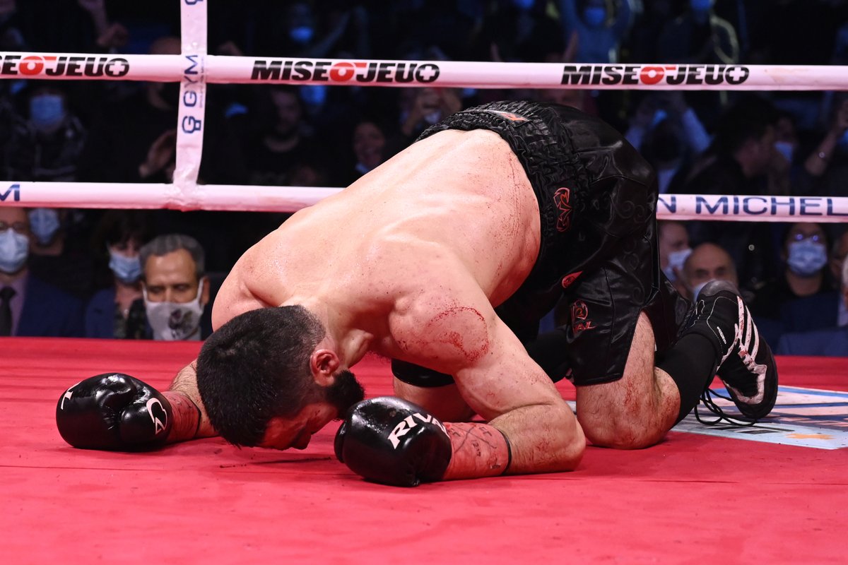 yvonmichelGYM's tweet photo. On vous a concocté un album des photos de @BernardBrault prises vendredi soir 📸
👀🔽
https://t.co/VNTBP3i7S9
#TripleCouronne #BeterbievBrowne #DicaireLozano https://t.co/VPhf22uzh7
