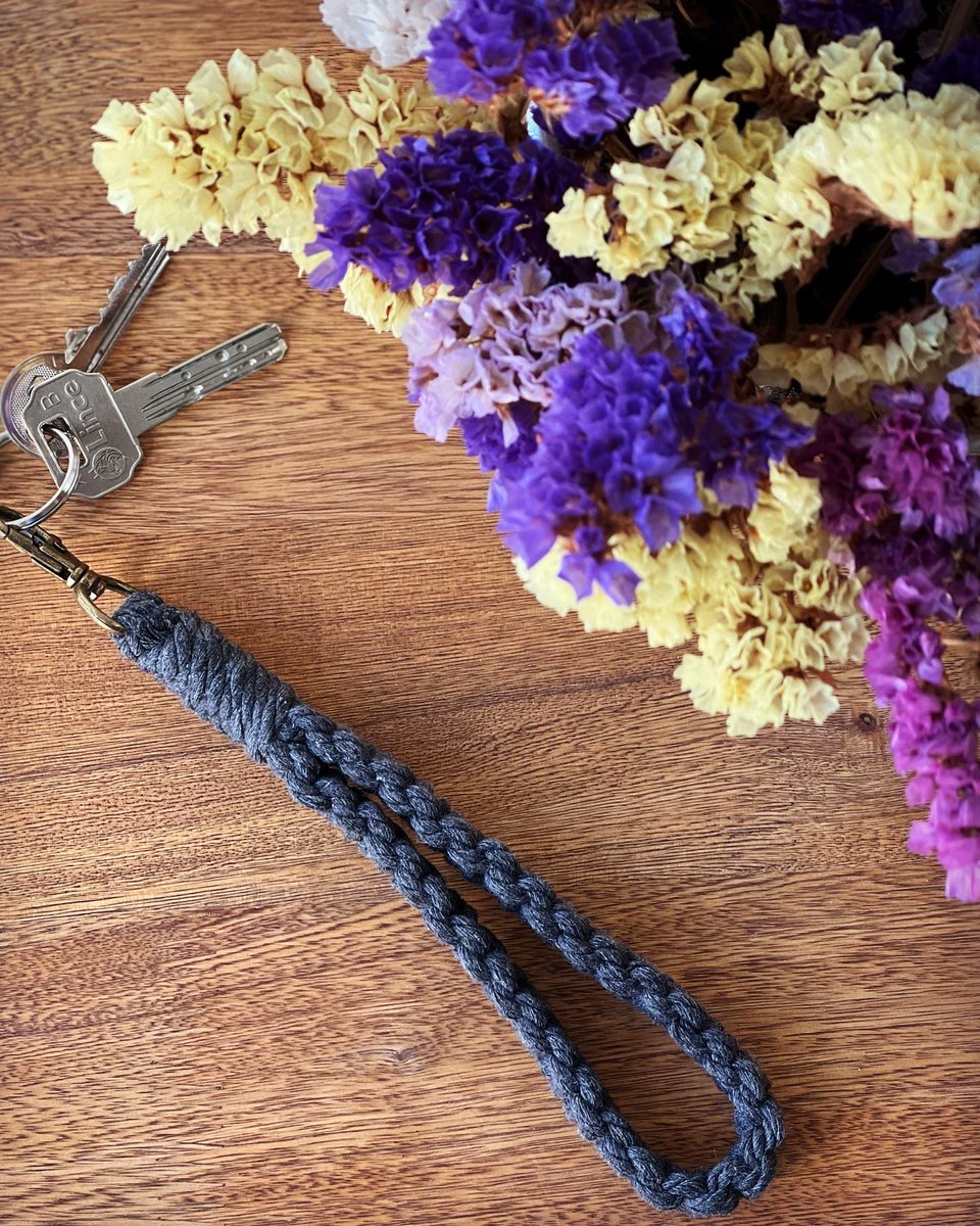 InboxYourLife's tweet photo. Que os parecen nuestros nuevos llaveros? 💙
#macrame #handmade #inboxyourlife #llaveros #haztupedido #etsy #withlove #madewithlove #clauers #ecofriendly https://t.co/HMzmSskg4d