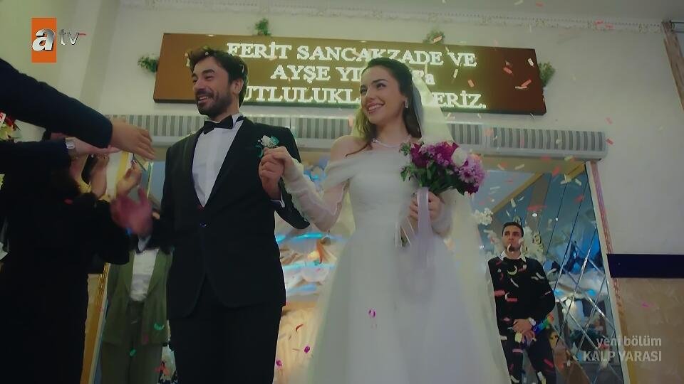 beklenenkral's tweet photo. "Her şey seninle güzel sevgilim..."
#KalpYarası #AyFerhikayesi https://t.co/Feul8IZZ2d