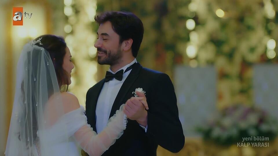 beklenenkral's tweet photo. "Her şey seninle güzel sevgilim..."
#KalpYarası #AyFerhikayesi https://t.co/Feul8IZZ2d