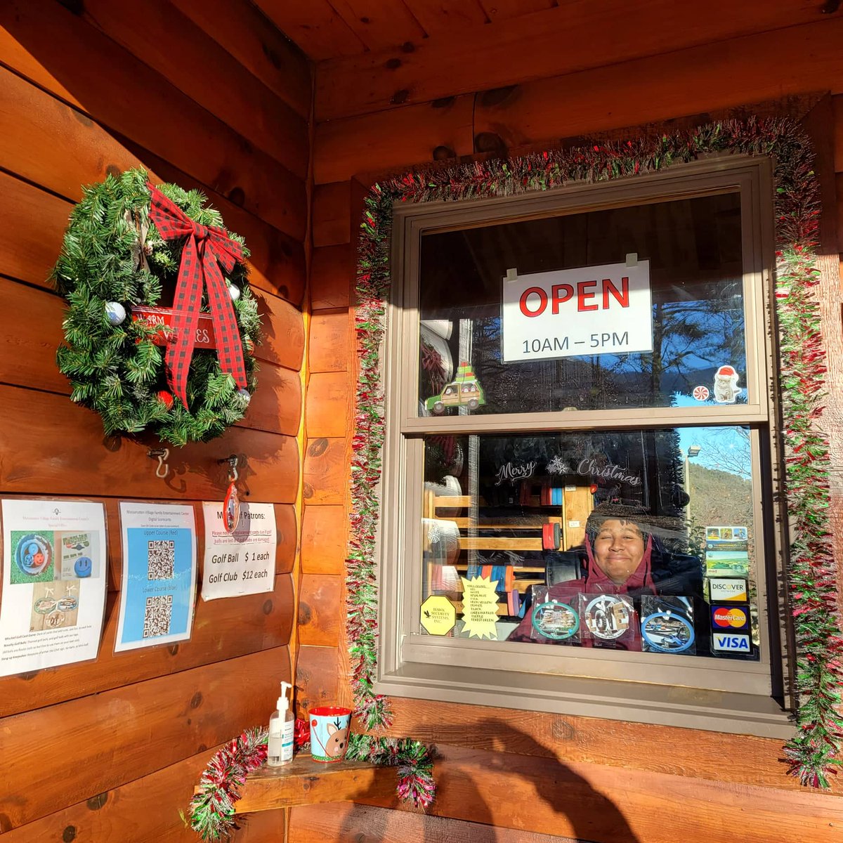 Thank you for the staff who helped decorate our LOVE sign, the Go Kart bay, and Mini Golf area!

#itsbeginningtolookalotlikechristmas
#christmasdecorations
#christmas 
#massanutten