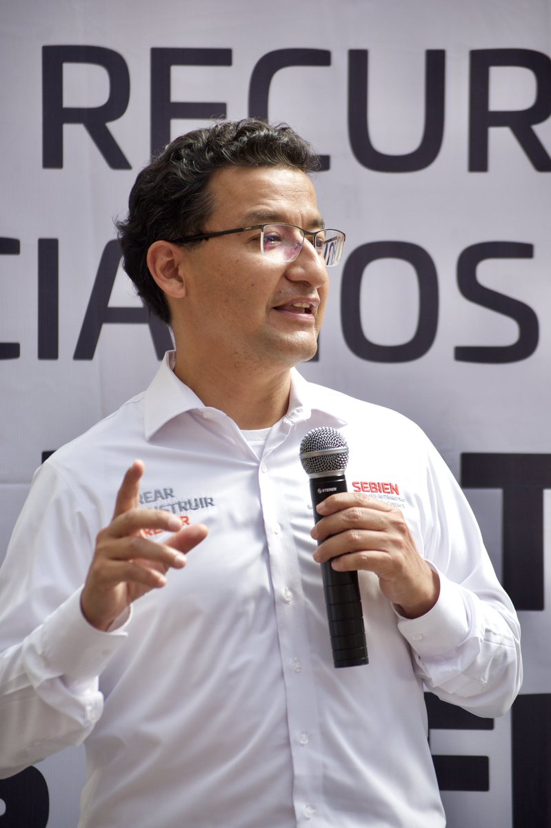 SEBIENTI_GobOax's tweet photo. El Srio. de la @SEBIEN_GobOax @RVasconcelosM hizo entrega de cheques del Programa de Atención a Ahorradores Defraudados por un monto de $2,435,821.00 en favor de 125 beneficiarixs. https://t.co/Ki6Nxdvo9J