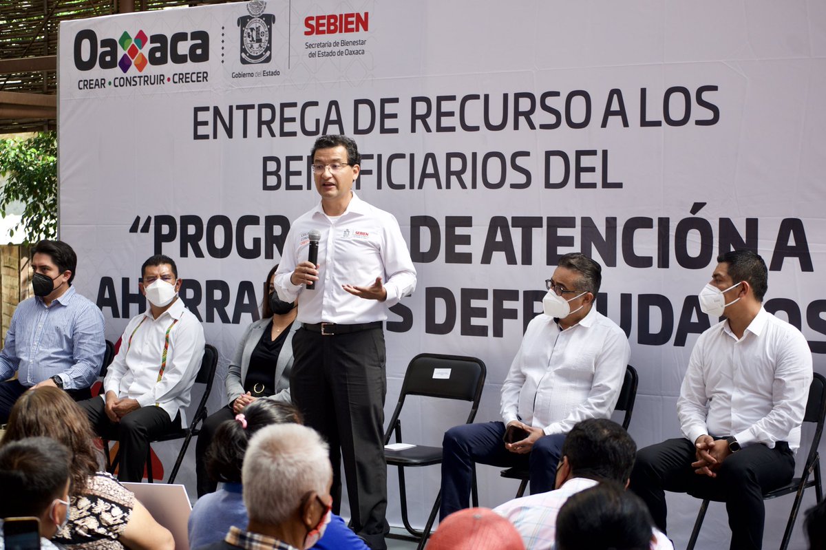 SEBIENTI_GobOax's tweet photo. El Srio. de la @SEBIEN_GobOax @RVasconcelosM hizo entrega de cheques del Programa de Atención a Ahorradores Defraudados por un monto de $2,435,821.00 en favor de 125 beneficiarixs. https://t.co/Ki6Nxdvo9J