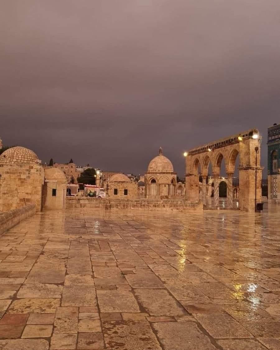 من ساحات المسجد الأقصى المبارك اليوم