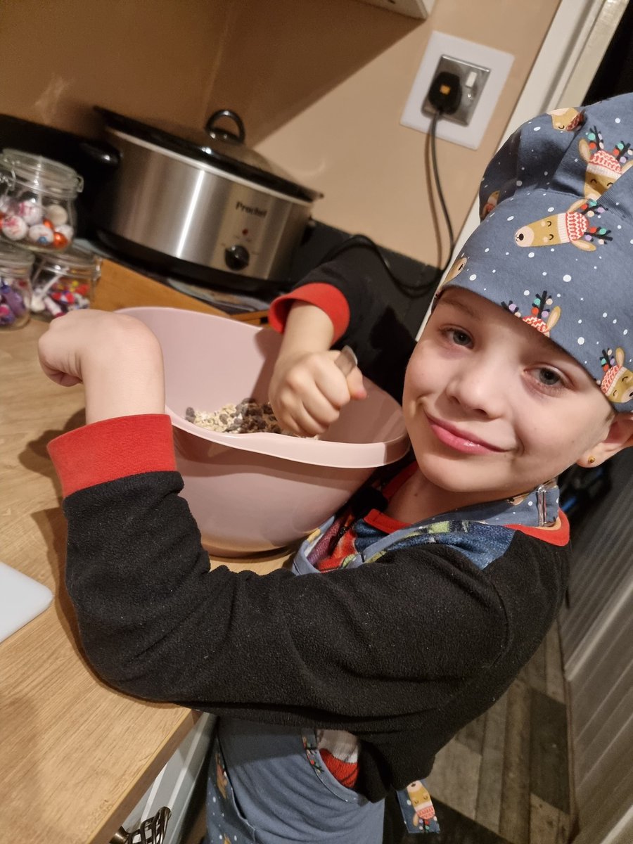 Ajd1986Amy's tweet photo. 🎄Bradley enjoyed the christmas baking tonight. Starting off with Fruit Flapjacks for us and Grandparents!🎄 @WOrchardpa. @Ebygd is already quality checking it all before it reaches the tin. 🤣 https://t.co/V6zvis3FTU