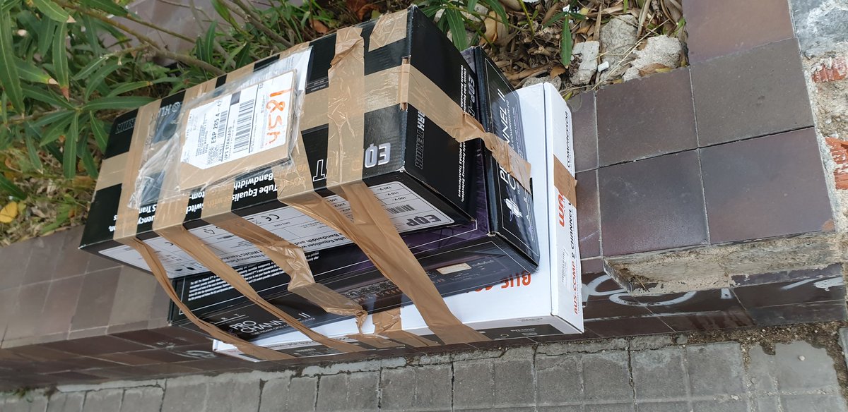 EstudioHeraRock's tweet photo. This is  @UPS destruction #ups https://t.co/k1wCjQJrLv