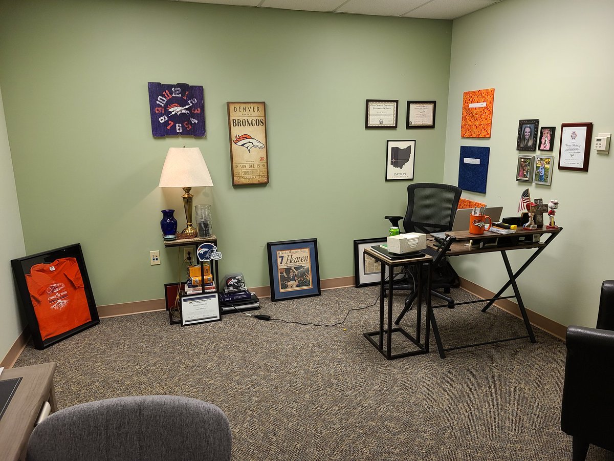 RumbleRightDad's tweet photo. New office is getting somewhere, but most importantly I can share the Gospel from this desk while helping people deal either their addiction.
#Gospel #FightForFaith https://t.co/3ogYFLbBUj
