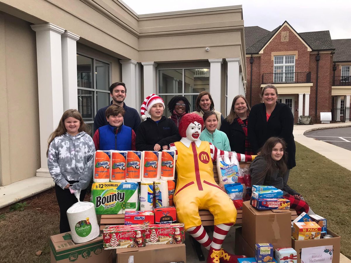 SpringdaleMacon's tweet photo. Some Springdale fourth graders and their teachers dropped off their donations from their service learning at the Ronald McDonald House of Central Georgia this morning! #SpringdaleServes #LivingTheLeaderInMeEightHabits
#SpringdaLEADS https://t.co/WatvOHlgMw