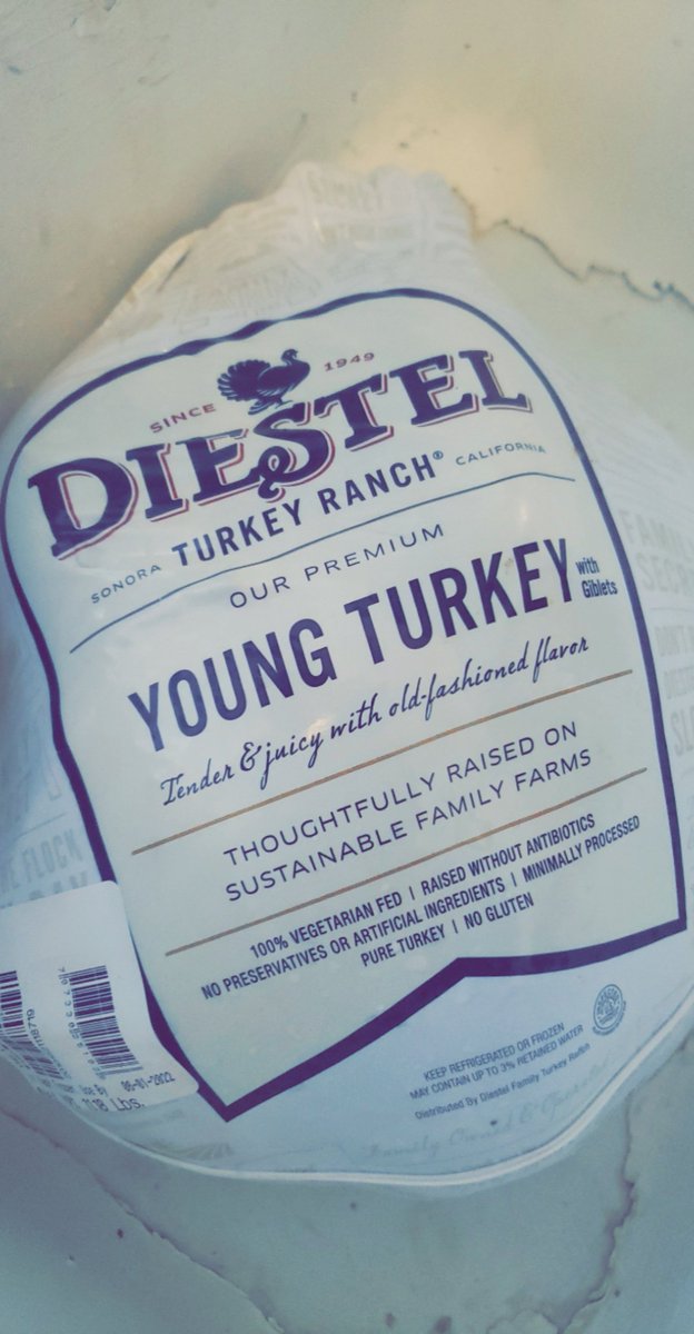 Mae_DayJ's tweet photo. I've eaten and cleaned up and I'm ready to get started.

First up is a two in one project. Making a turkey and turkey broth.

 #ChronicKitchens #Cooking https://t.co/akmh067xhs