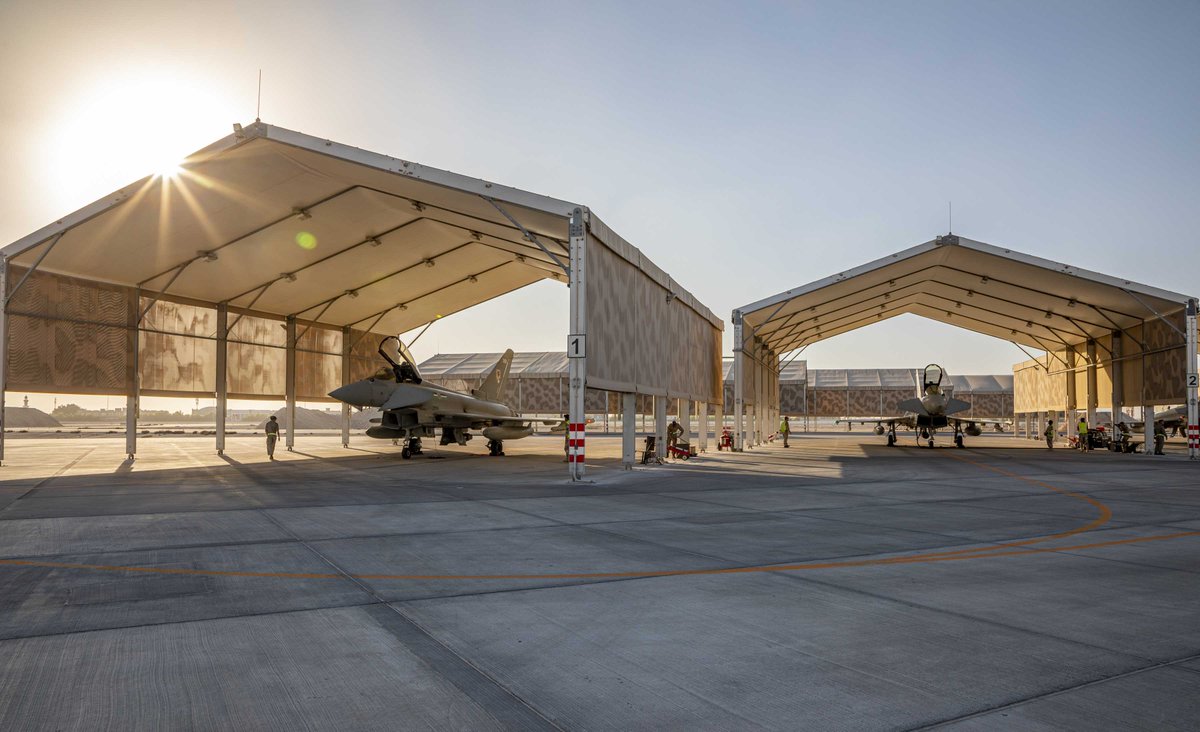 Roberto_yeager's tweet photo. Ha concluido el despliegue de la #RAF en #Qatar, han participado en 2 ejercicios: #FoxDefender y #SoaringFalcon y 3 #Typhoon han participado en el desfile del Dรญa Nacional qatarรญ (y asรญ tengo excusa para poner una foto de un #Mirage 2000๐) https://t.co/7n1y8l0DQl @REjercitos https://t.co/ueT2XAHfop