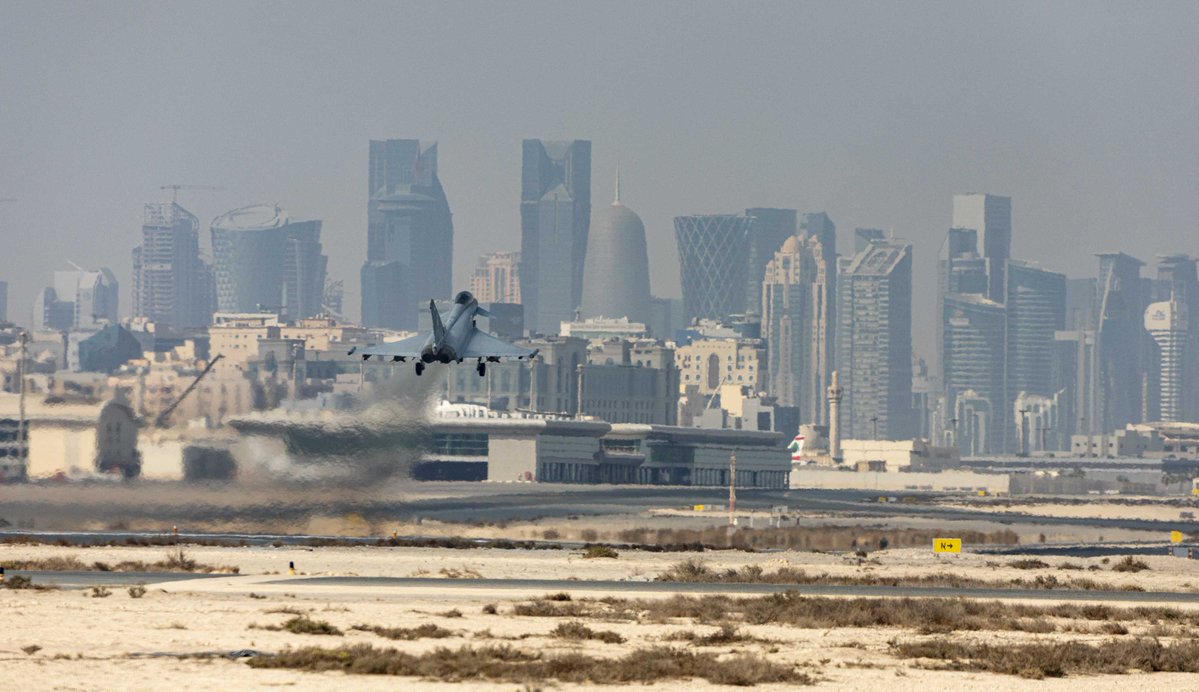 Roberto_yeager's tweet photo. Ha concluido el despliegue de la #RAF en #Qatar, han participado en 2 ejercicios: #FoxDefender y #SoaringFalcon y 3 #Typhoon han participado en el desfile del Dรญa Nacional qatarรญ (y asรญ tengo excusa para poner una foto de un #Mirage 2000๐) https://t.co/7n1y8l0DQl @REjercitos https://t.co/ueT2XAHfop