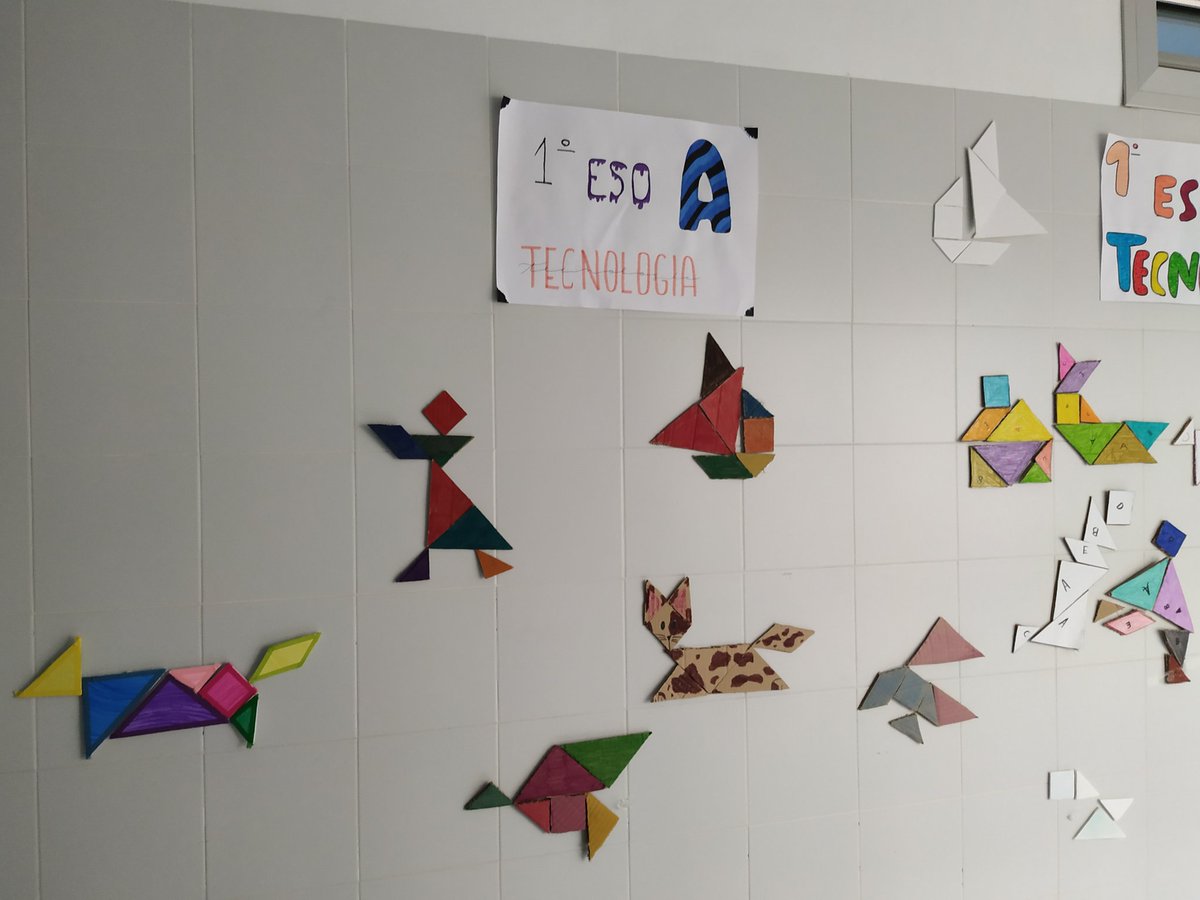 cap_estela's tweet photo. Després de dissenyar i construir, toca jugar amb els jocs de Tangram que ha elaborat l'alumnat de 1r d'ESO.
#iesbovalar https://t.co/ylxjx7aXZ5