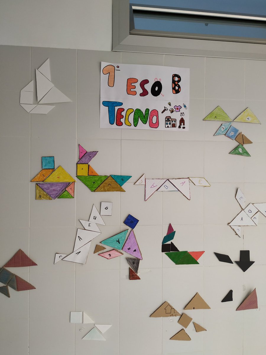 cap_estela's tweet photo. Després de dissenyar i construir, toca jugar amb els jocs de Tangram que ha elaborat l'alumnat de 1r d'ESO.
#iesbovalar https://t.co/ylxjx7aXZ5