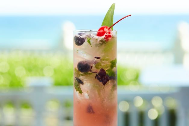 pelican_grand's tweet photo. Sip on some holiday cheer with a backdrop of stunning ocean blues. The 12 Days of Cocktails are available at OCEAN2000 until Christmas Day. A perfect mistle-toast to this festive season.
#pelicangrandbeachresort #ocean2000 #02klounge #holidays #cocktails #noblehousehotels https://t.co/XwjAFBIXDo