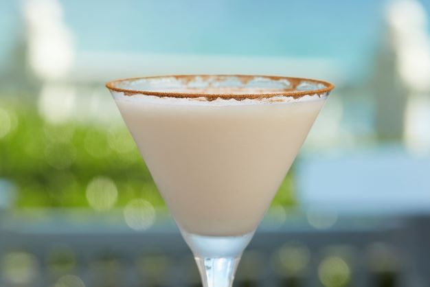 pelican_grand's tweet photo. Sip on some holiday cheer with a backdrop of stunning ocean blues. The 12 Days of Cocktails are available at OCEAN2000 until Christmas Day. A perfect mistle-toast to this festive season.
#pelicangrandbeachresort #ocean2000 #02klounge #holidays #cocktails #noblehousehotels https://t.co/XwjAFBIXDo