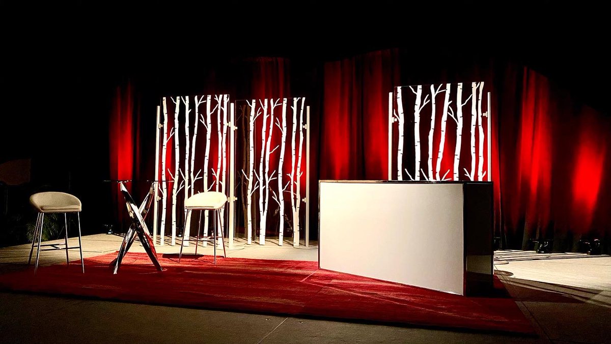 CTCC_Calgary's tweet photo. #MondayMemories of some special moments of 2021.  We had the pleasure of hosting many hybrid events this year, adapting our spaces to make sure our clients could still communicate with their staff and audiences in an engaging way.

Shout out to @DandMEvents and @encorecanada https://t.co/8kEkSeVCyD