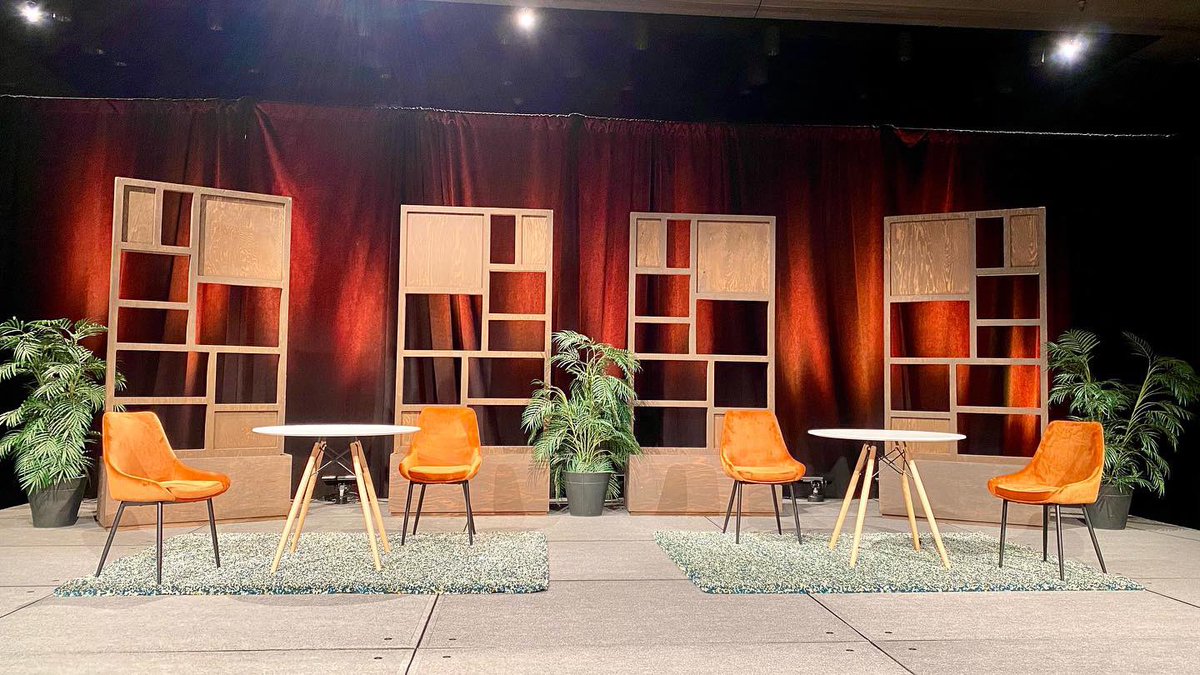 #MondayMemories of some special moments of 2021.  We had the pleasure of hosting many hybrid events this year, adapting our spaces to make sure our clients could still communicate with their staff and audiences in an engaging way.

Shout out to <a href="/DandMEvents/">Decor & More Inc.</a> and <a href="/encorecanada/">Encore Canada</a>