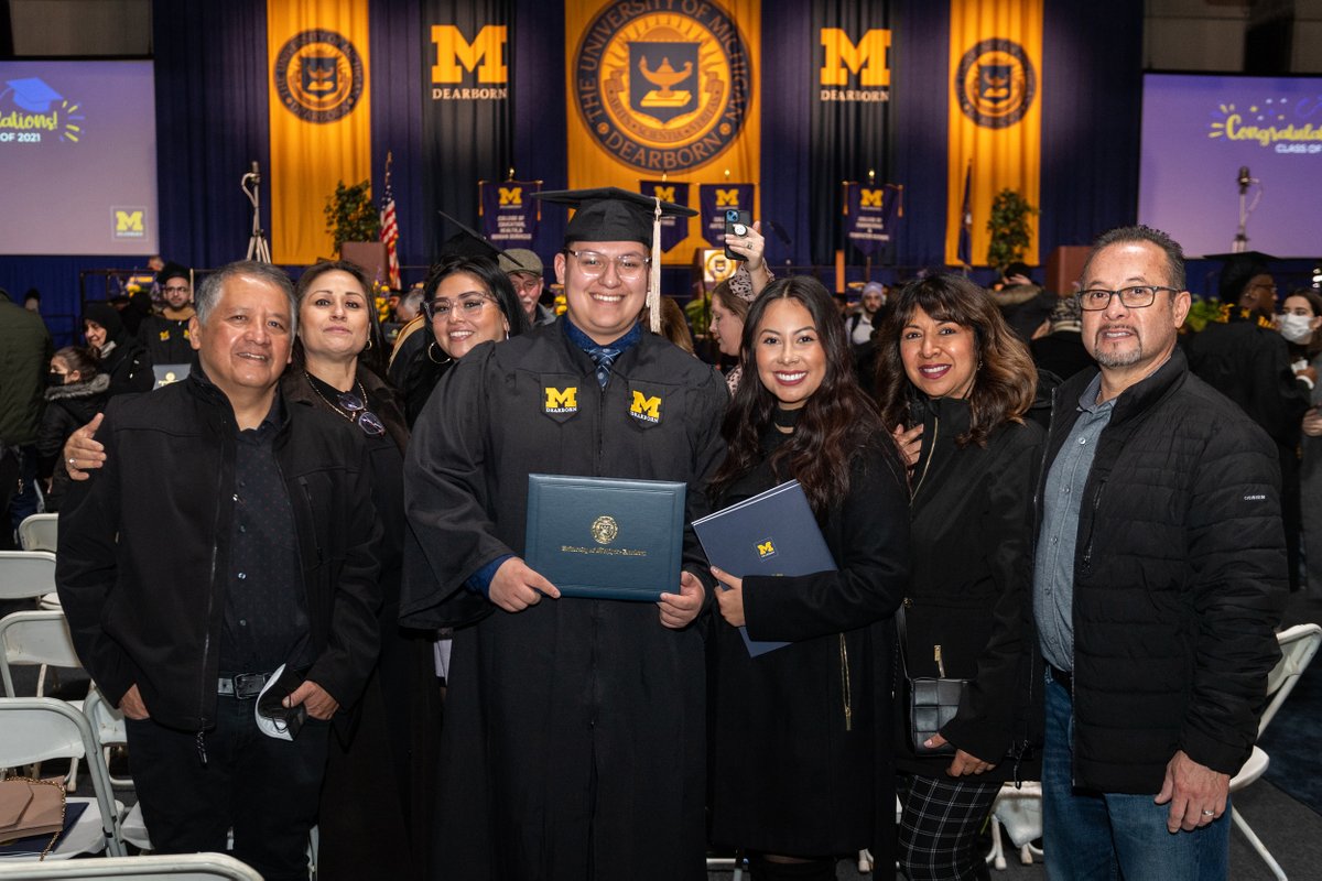 UM_Dearborn's tweet photo. We had an a-maize-ing time celebrating our Fall Class of 2021 graduates this weekend. Check out more photos on our Facebook page: https://t.co/68bZDL3322 #UMDearbornGrad π https://t.co/eXtHO4KmTx