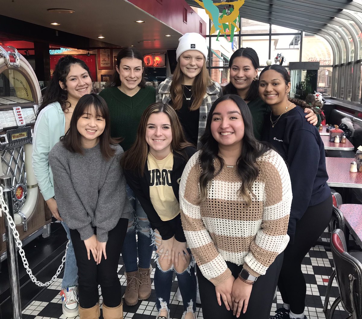HEHSFlags's tweet photo. Wonderful to catch up with several 19-20-21 alumnae who are now doing amazing things at U of I, St Louis U, Iowa State, Harper, ISU, Purdue, NIU, and Loyola. Forever grateful for their hard work, accomplishments, and fellowship as Skyhawks!💙🧡 #hawkpride #hoffmanhawks https://t.co/hdtdS4ZuLh
