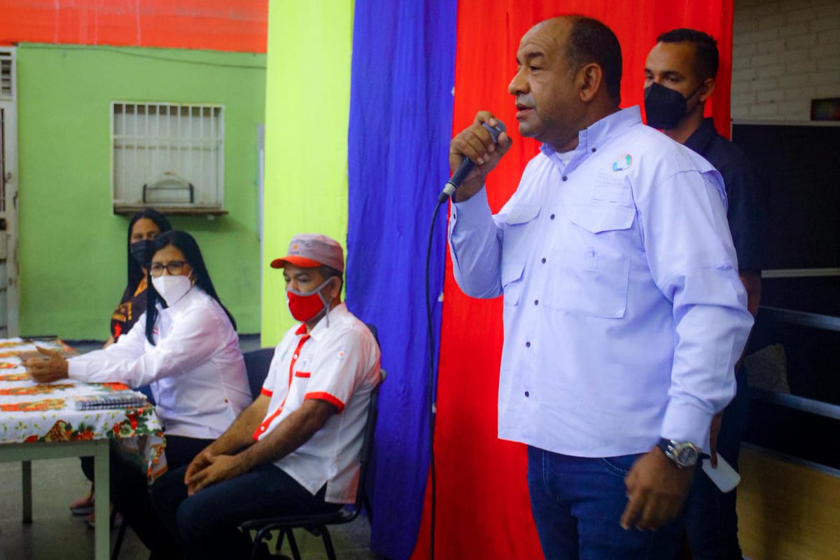 #20Dic | #AragueñaInforma📻 La Gba. <a href="/Soykarinacarpio/">Karina Carpio</a> sostuvo encuentro educadores a fin de plantear estrategias para continuar Garantizando el derecho a la educación, ratificando su compromiso con el gremio docente, afirmó que cuentan con un Gobierno que los respalda
#Aragua