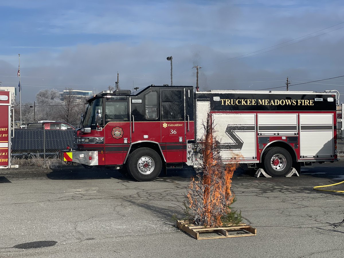 TMFPD's tweet photo. Today, #TMFR along with @RenoFireDept @SparksFireDept Fire Marshals demonstrated the dangers of a dry 🎄. Be sure to add water daily and ensure tree is at least 3 ft from any candles or heat vents. Dispose of your dry tree immediately #FirePrevention #FireSafeHoliday https://t.co/RuahrVy91n