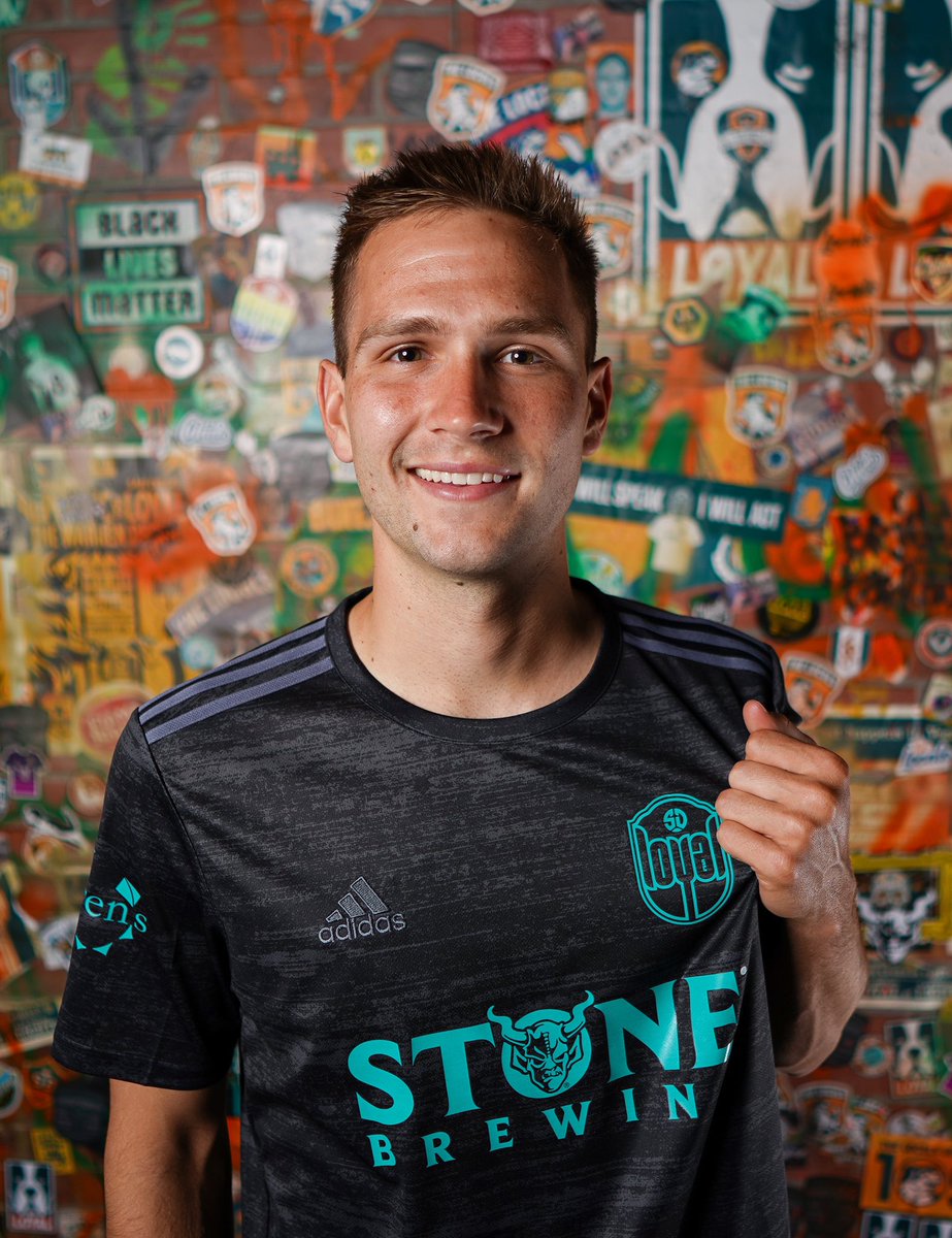 SanDiegoLoyal's tweet photo. T-minus @Grant_the_Stone days until you can dive into gifts like Grant goes into tackles. 😁👟🎁 https://t.co/s7JugHGkEM