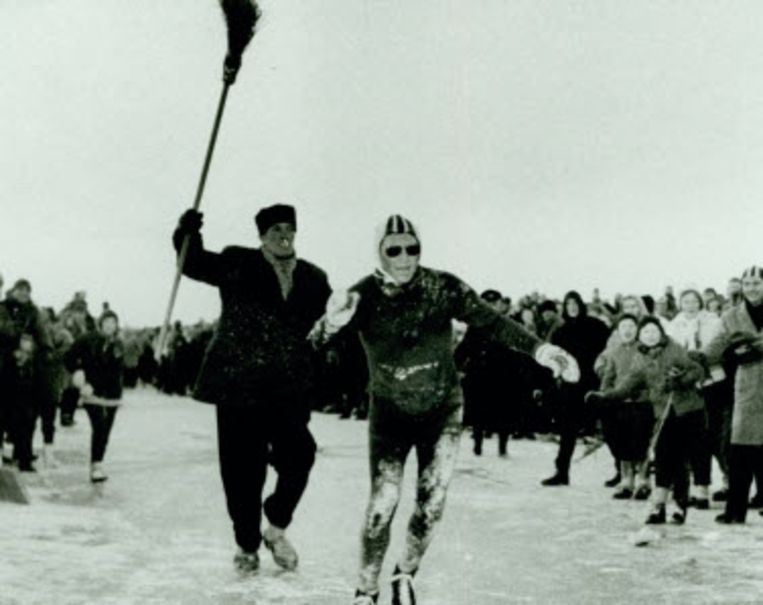 rayonhoofden's tweet photo. Schaatslegende Reinier Paping is op 90-jarige leeftijd overleden. Paping won in 1963 de Elfstedentocht. Daarom om 22:20 uur op NPO 1  #AndereTijdenSport met Drie Elfstedenhelden: met Reinier en Henk naar Evert in Canada. https://t.co/6yT1M5UvGf