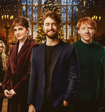 Hogwartssite's tweet photo. 21 años de diferencia, pero el mismo sentimiento al ver a nuestro trío de oro. https://t.co/WvaGJ8Nwcj