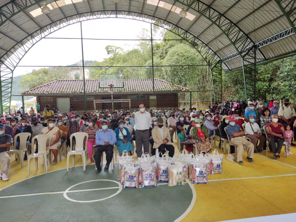 GadPalanda's tweet photo. Entrega de kits alimenticios
El alcalde Segundo Mejía realizó la entrega de kits alimenticios para personas de tercera edad y personas con discapacidad en la parroquia Palabra y Valladolid https://t.co/zZrrwcZMPt