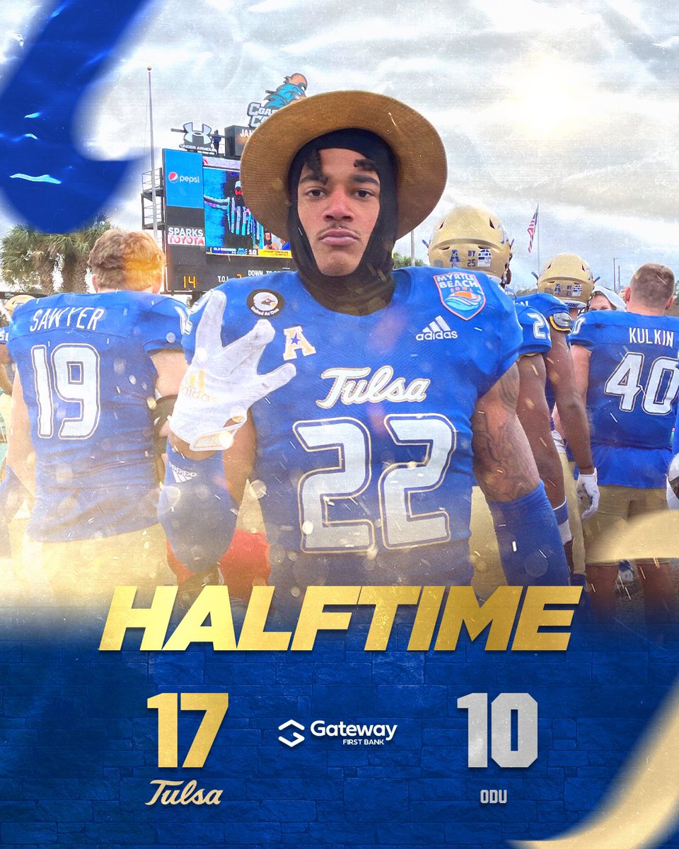 TulsaFootball's tweet photo. We’ve got a 17-10 lead at half and we’ll get the ball first to start the second half!

#ReignCane 👑🌀 #HuntForTheCrown https://t.co/ppErmUh5T5