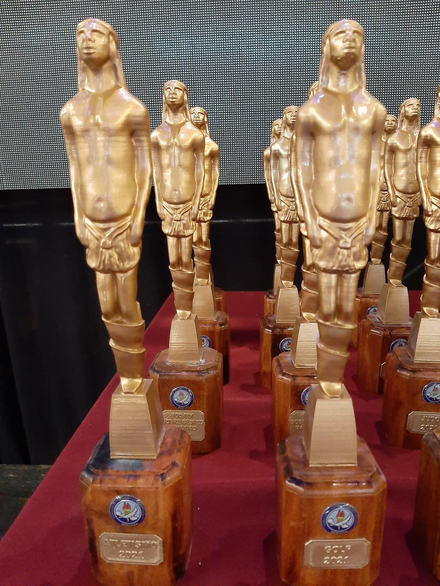 #Ovacion90 Premios Huarpe y la Cruz al Merito Deportivo ya esperando a nuestros deportistas en  el Arena Aconcagua <a href="/radionihuil/">Radio Nihuil</a>