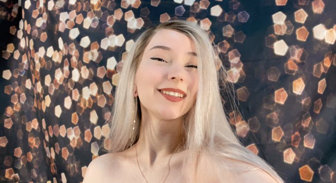 It&rsquo;s my birthday today 🎉🎉 also since my insta still isn&rsquo;t up I&rsquo;ll be posting to eggroll_napkin on Instagram