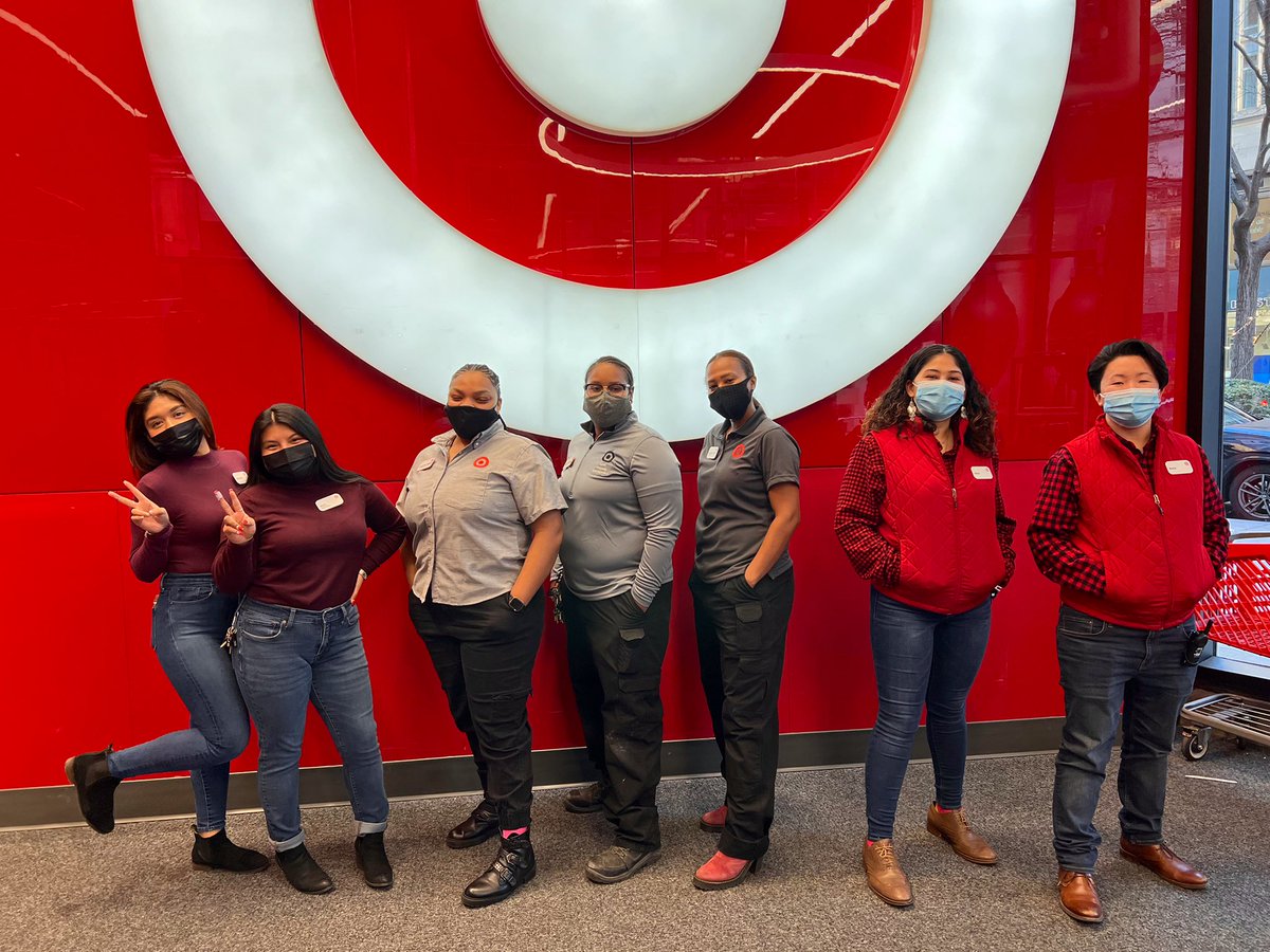 Twin dayyyyy in T-3334!! 👏🎄👯‍♀️👭