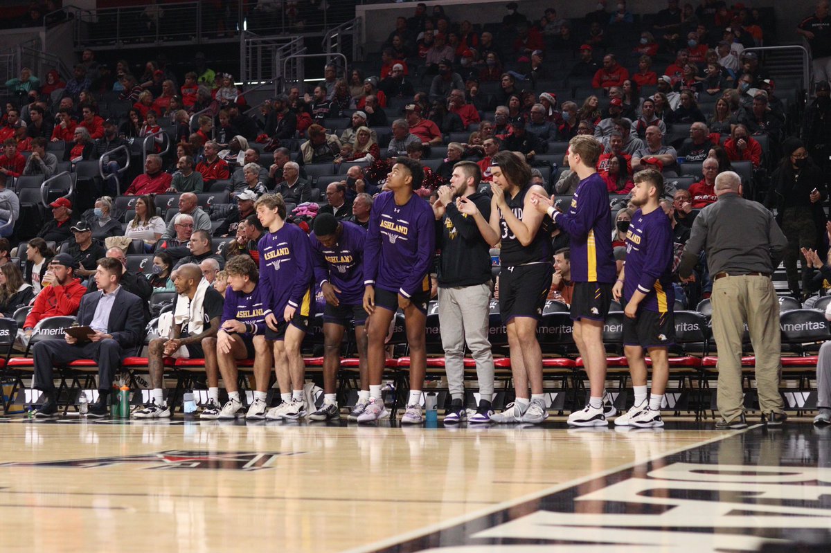 📸

Thanks for the experience, <a href="/GoBearcatsMBB/">Cincinnati Men’s Hoops</a>! 

Let’s do it again next year! 🏀