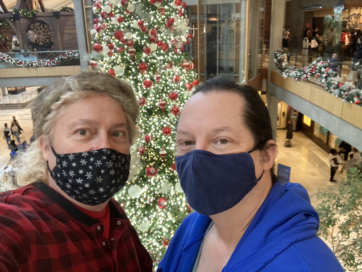 peca33's tweet image. Shopping with my baby @mushyboyKarl at #bellevuemall