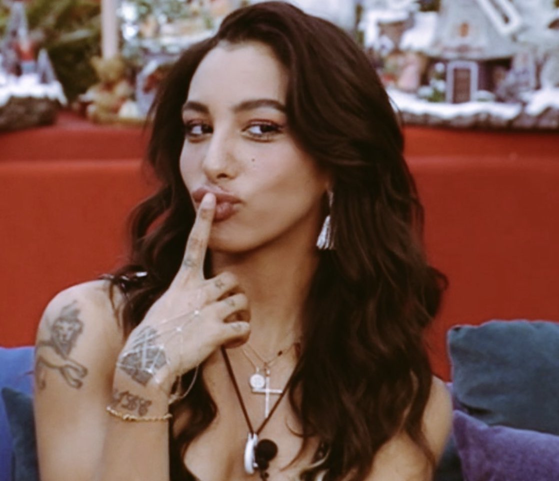 XSaffica's tweet photo. Lei non ha bisogno di nessun siparietto🧚‍♀️💗 #gfvip #lulu https://t.co/M10VYBZjE9