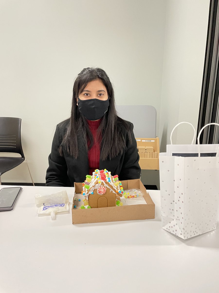 CollegeofChoice's tweet photo. Students at the Yorkton Main Campus were getting in the Christmas spirit this afternoon by making Gingerbread Houses! 🎄 https://t.co/q2pRq74gRX