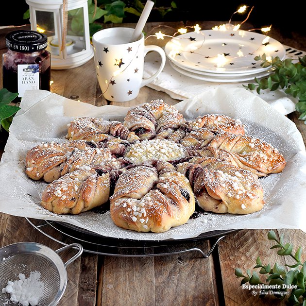 ⭐Estrella de brioche rellena de confitura de arándanos🎄

Receta‼️⬇️
especialmentedulceblog.blogspot.com/2021/12/estrel…