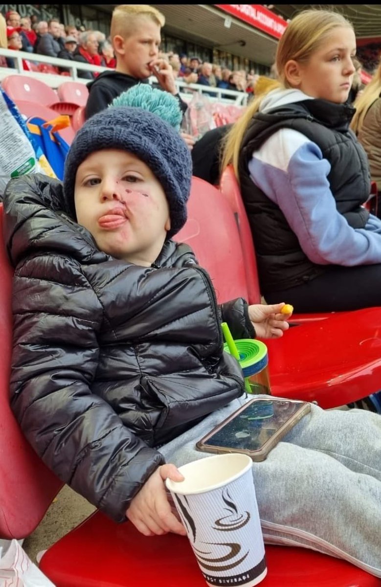 We have a little boro lad who has sadly lost his life on 10/12/121 after a long battle with cancer. Little Billy Marin. Can we spread the work for a 25th minute round of applause and light up our phones at the Boxing Day game please. <a href="/Boro/">Middlesbrough FC</a> <a href="/bororedarmy/">seb kelly</a> <a href="/RF08/">Red Faction</a> @BonkersforBoro