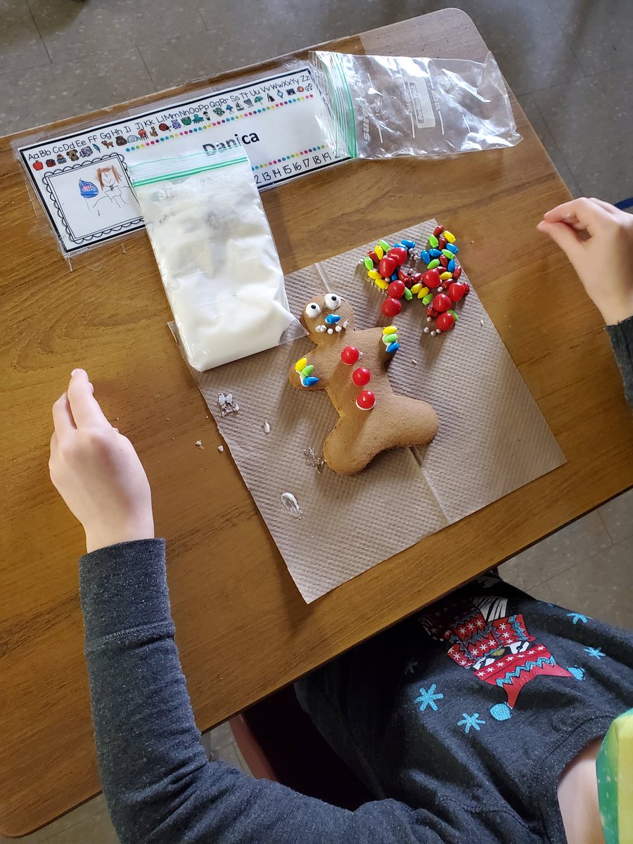 EiMbain's tweet photo. The grade 1s had so much fun decorating gingerbread men today!
#EIMJaguars 
#gingerbreadman https://t.co/Yb2cXtzUJ3