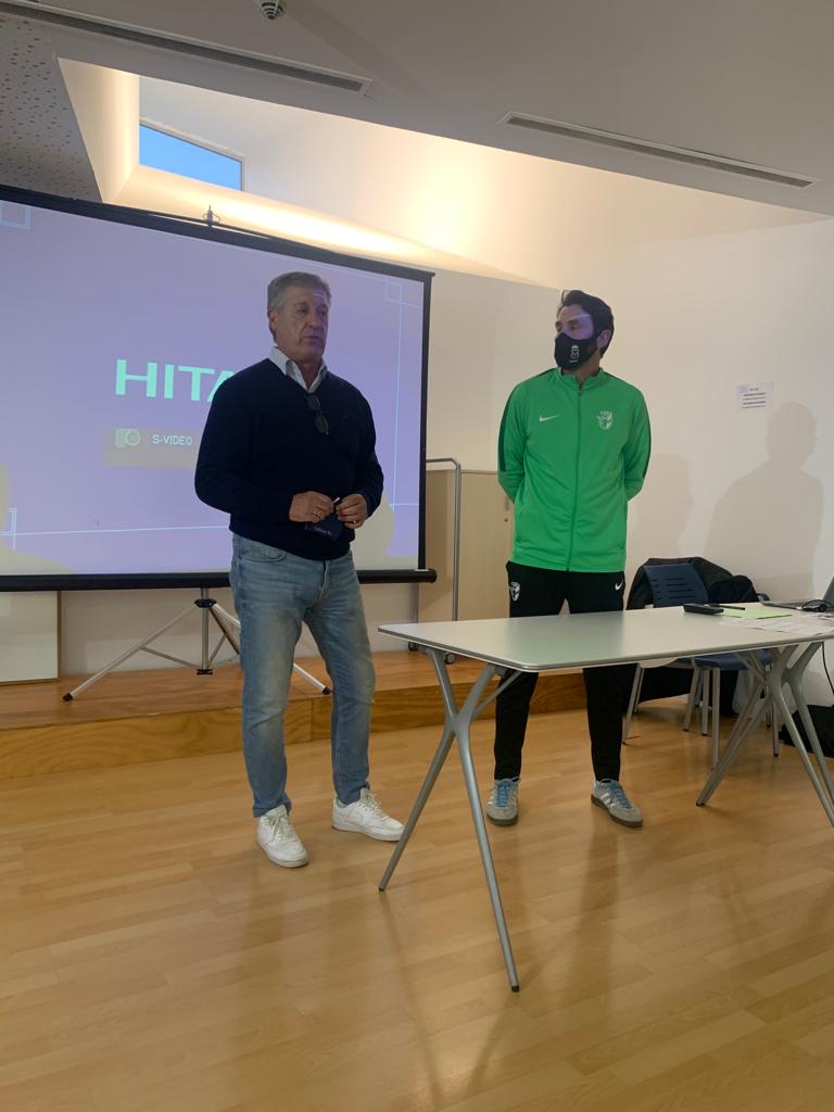 cedifa's tweet photo. ⚽️El director de Cádiz  Don @hugoalbertovaca  y el profe Keko Rosano inauguran el curso de Entrenador UEFA B 
💚Gracias al Ayuntamiento de El Puerto de Santa María por su magnífica colaboración
🙋🏻‍♀️🙋🏻‍♂️Grupo de alumnos con mucha ilusión que comienza una aventura futbolística ⚽️💚✅ https://t.co/j7d7IqohuM