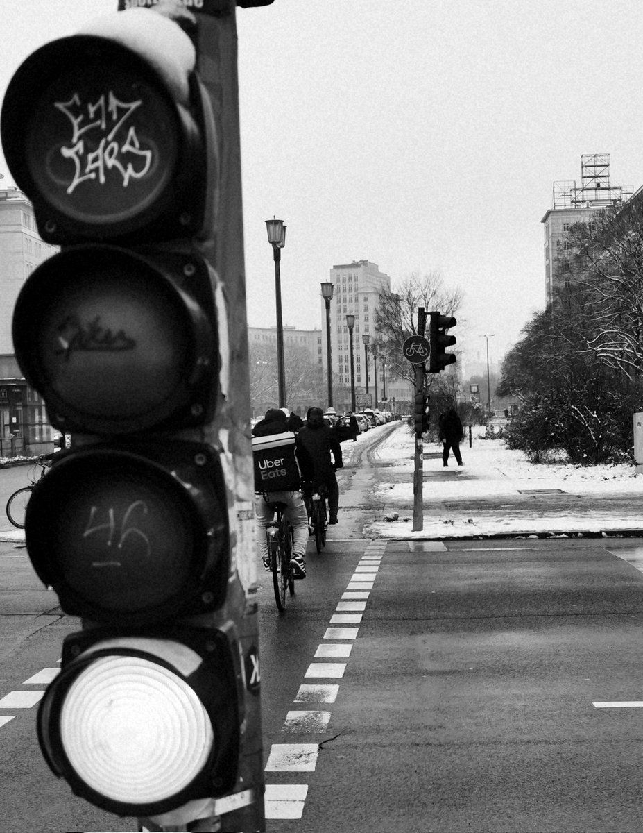 ThoreRehbach's tweet photo. Berlin Winter 2021 #monochrome #farblos #schwarzweiss #foto #blackandwhitephotography https://t.co/4KLUGN9ZYP