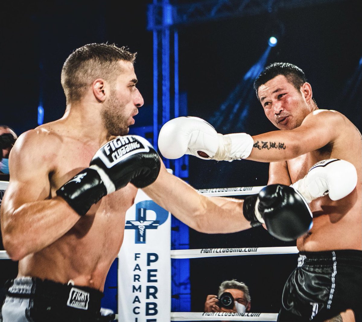 Fight_Clubbing's tweet photo. C’è un nuovo Re nel regno della Muay Thai! 👑 

L’italiano #FabioPuce (32 W - 10 L - 4 D) realizza l’impresa nel Main Event di #FightClubbing 28, sconfiggendo con verdetto unanime la superstar thailandese #Sudsakorn (287 W - 53 L - 4 D).

Congratulazione Fabio, orgoglio italiano! https://t.co/GPl45Hl44w