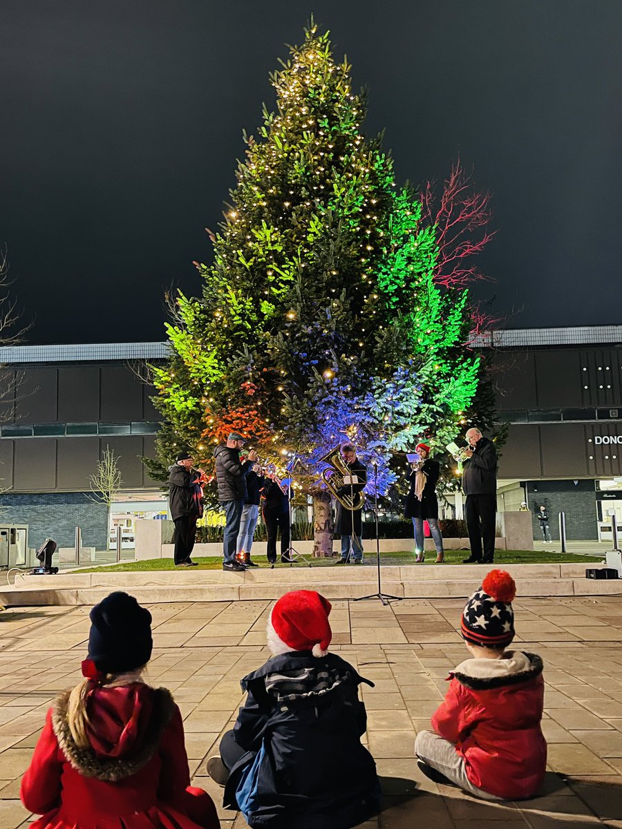 helenfurniss's tweet photo. Lovely christmassy celebration tonight in Sir Nigel Gresley Square ❤️ @HatfieldBand @VisitDoncaster #doncaster #doncasterisgreat @letsactdrama https://t.co/x6oceSP74K