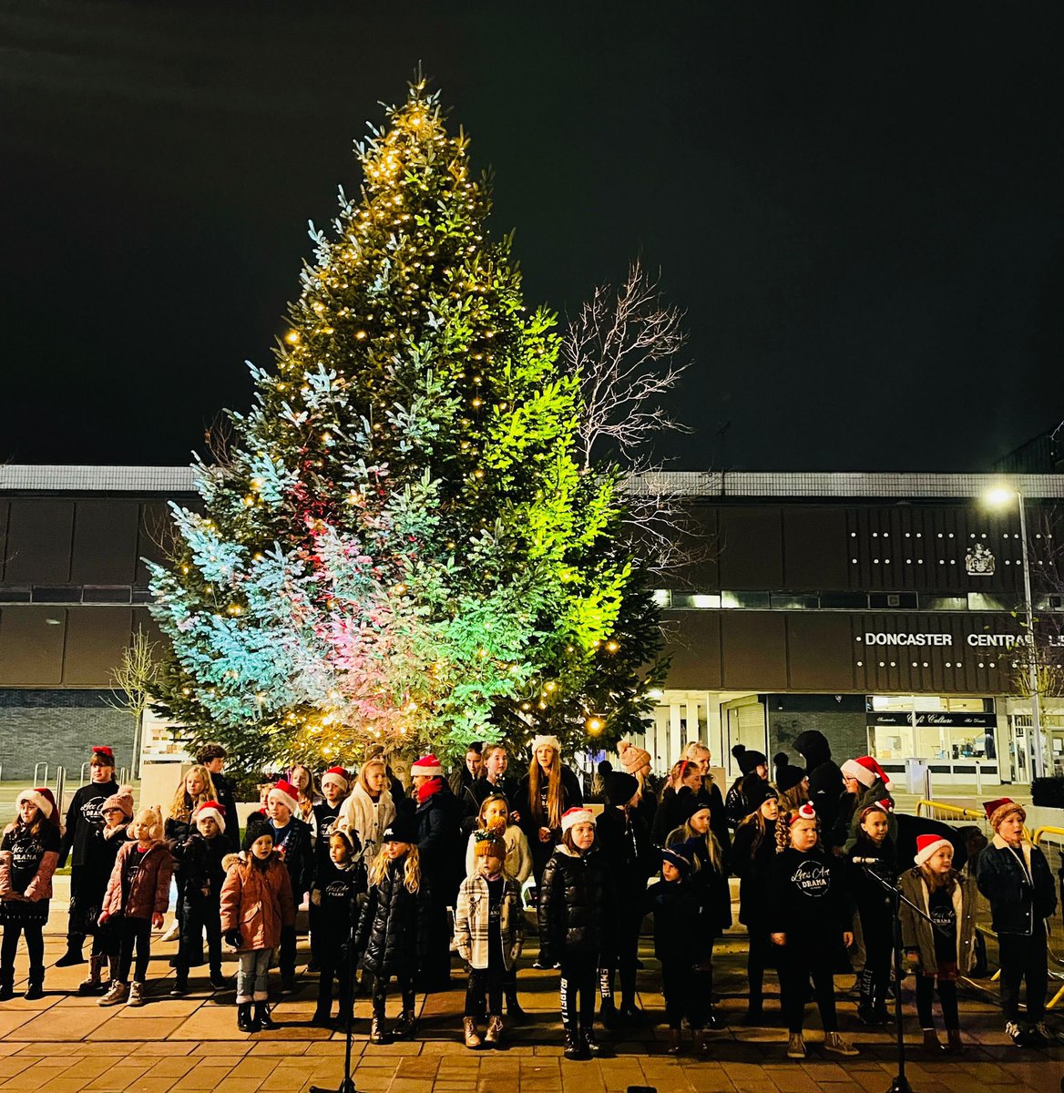 Lovely christmassy celebration tonight in Sir Nigel Gresley Square ❤️ <a href="/HatfieldBand/">Hatfield Band</a> <a href="/VisitDoncaster/">Visit Doncaster</a> #doncaster #doncasterisgreat <a href="/letsactdrama/">Lets Act Drama</a>