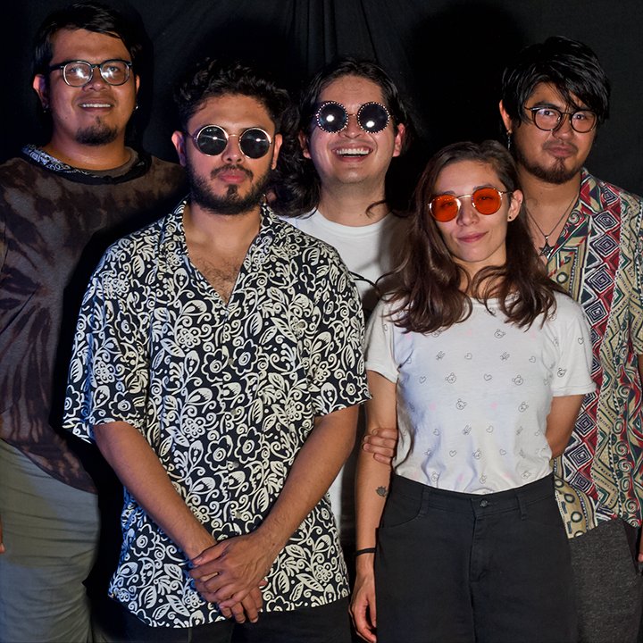 Festejaremos el año nuevo con el estreno de nuestro más reciente sencillo "FELICIDAD ENLATADA", que estará disponible en todas las plataformas digitales el 31 DE DICIEMBRE del 2021. Link de PRE-SAVE aquí abajo. Ayúdanos a compartir 🙌🔗

snd.click/ihw5