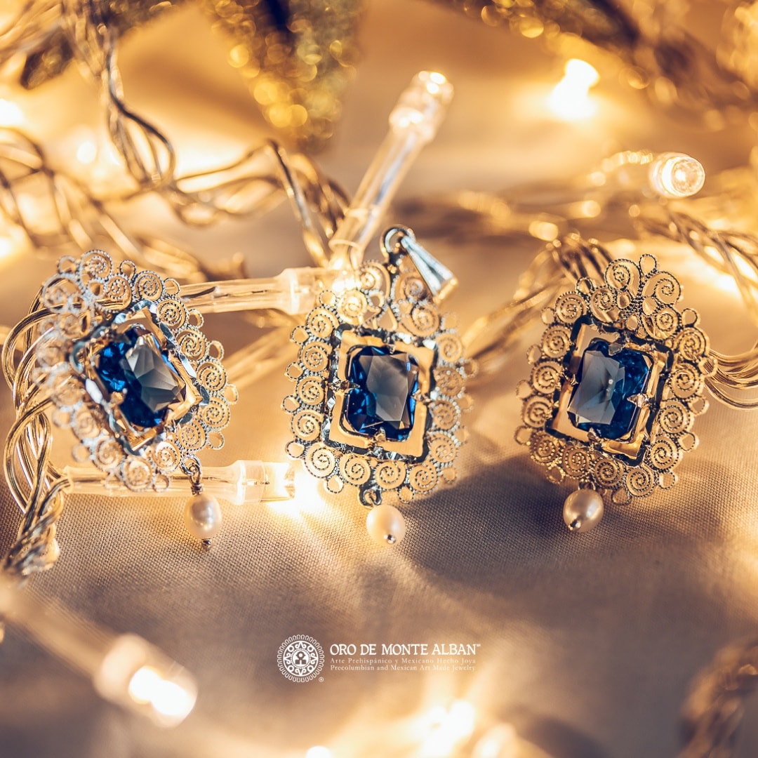 Los regalos hechos en México son los más bonitos y el juego de coquetas de <a href="/OrodeMonteAlban/">Oro de Monte Albán</a> son el ejemplo perfecto ⁣
⁣
The gifts made in Mexico are the most beautiful and the flirtatious game form #orodemontealban are the perfect example⁣